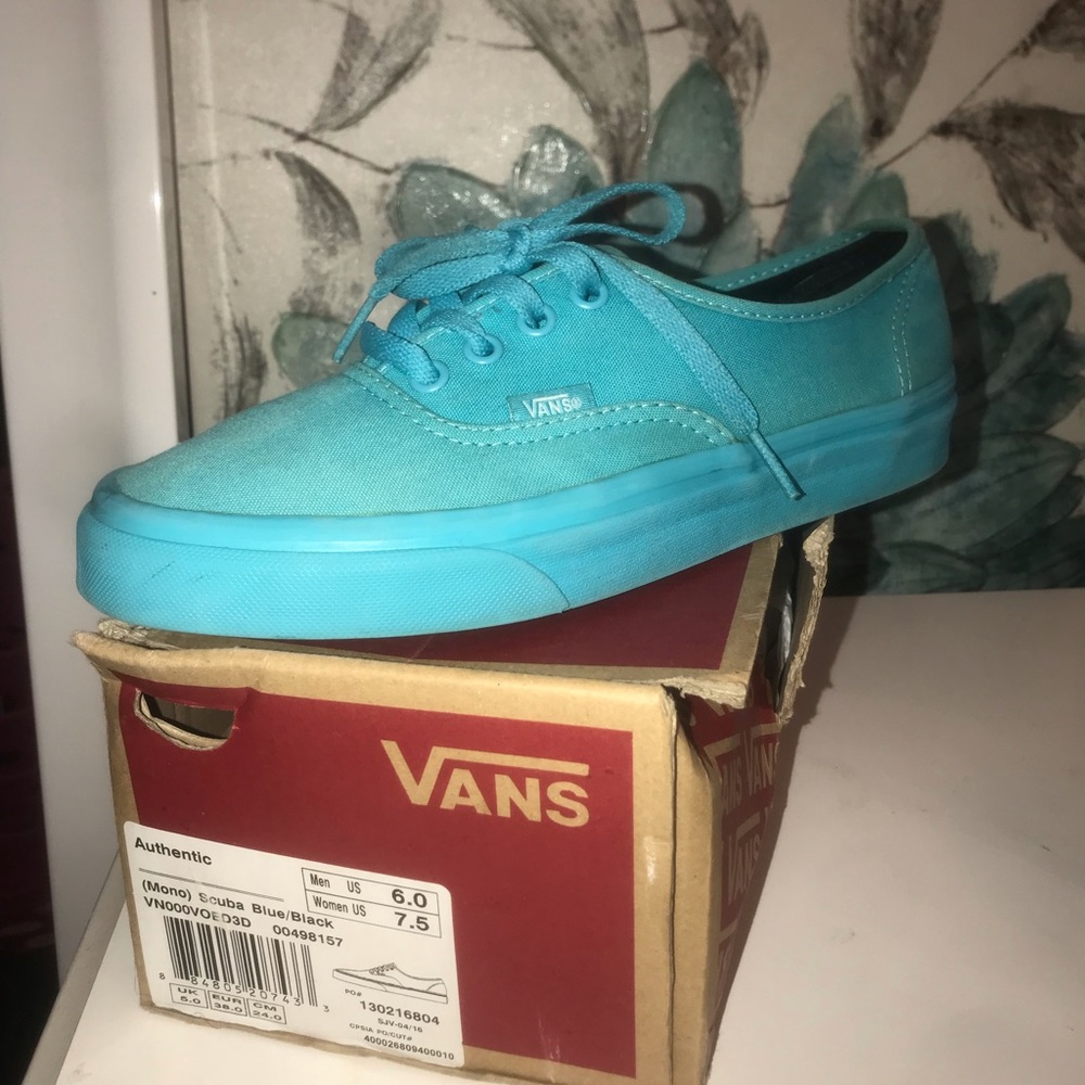VANS AUTHENTIC